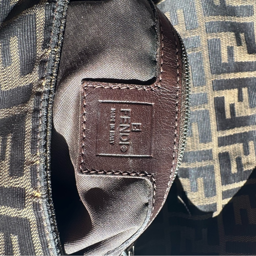 Fendi Vintage Zucca Baguette Shoulder Bag in Brown - Picture 15 of 16